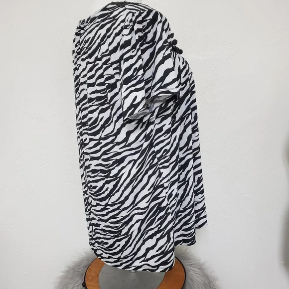 AMERICAN CITY WEAR | Zebra Print Crochet Neck 3X - Picture 5 of 7